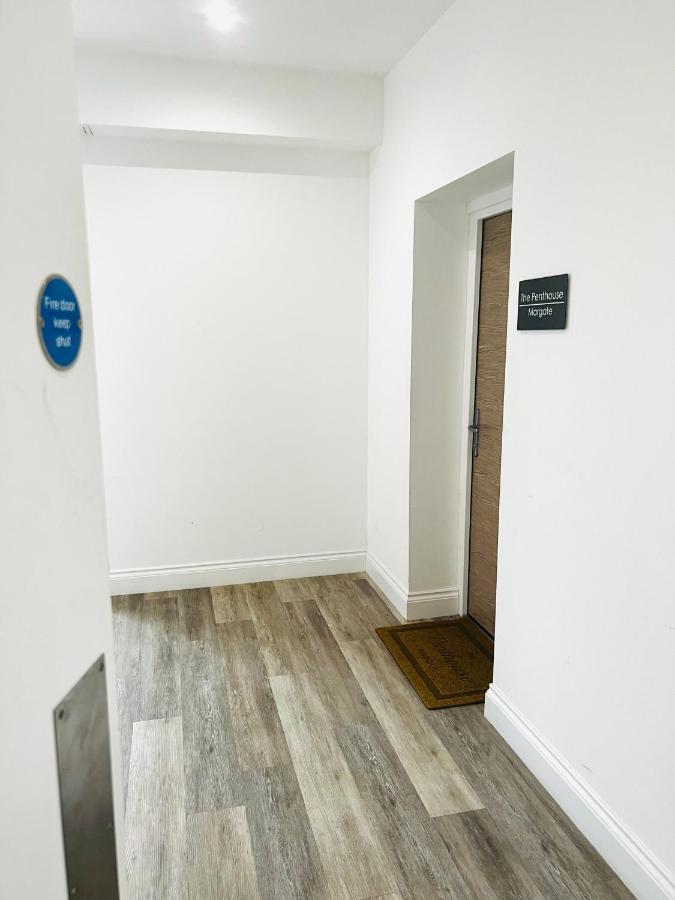 Appartamento The Penthouse Margate, Balconies, Sea View, Gated Parking, Air Con! Esterno foto